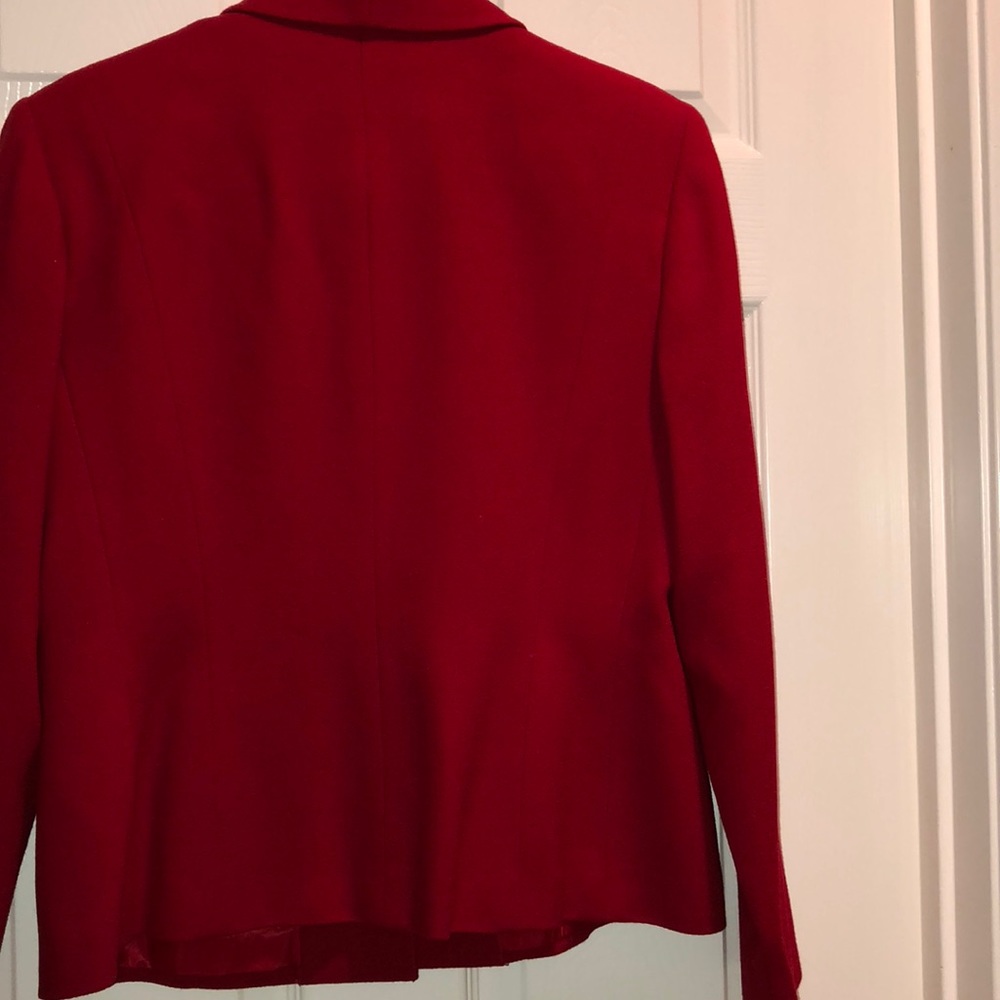 *24 hour SALE*Beautiful Red Kasper 2 pc suit - Picture 4 of 4